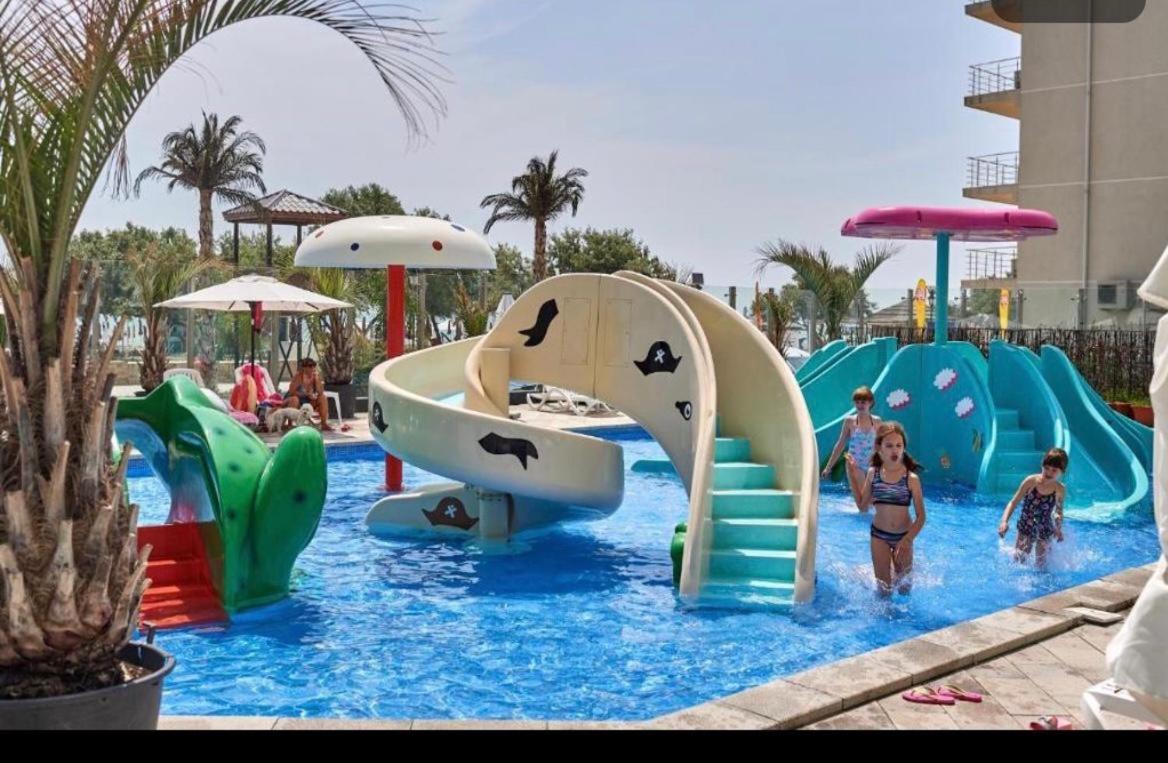 Bea Apartament On The Beach -Mamaia Nord Năvodari Buitenkant foto